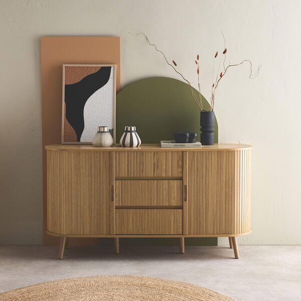 sweeek - Buffet scandinave Ovale 2 Portes coulissantes. 4 Compartiments. 3 tiroirs. décor Bois rainuré. Teinte Naturelle. L 150 x P 40 x H 79cm