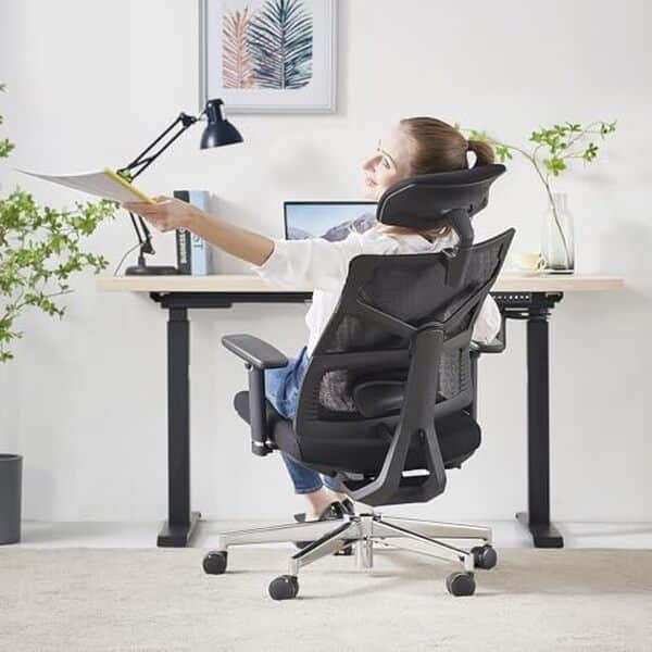 Découvrez notre analyse approfondie de la chaise de bureau Holludle ergonomique avec accoudoirs 4D : un choix judicieux pour optimiser votre confort et productivité au bureau.