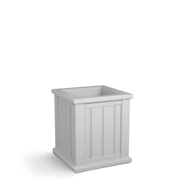 Découvrez la jardinière Mayne en polyéthylène blanc de 40, 6 cm : élégance, résistance aux intempéries, et esthétisme incomparable pour votre décor extérieur.