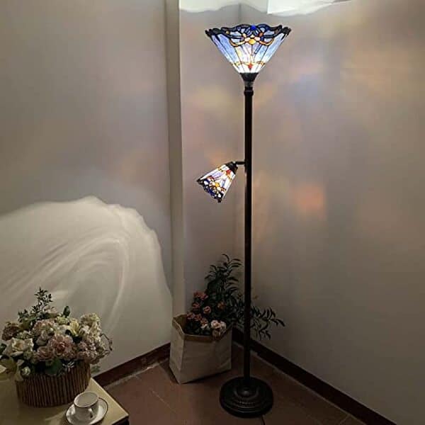 Découvrez notre avis complet sur le lampadaire baroque Bieye L30686 en vitrail Tiffany : design artistique, esthétique raffinée et ambiance chaleureuse pour sublimer votre intérieur.