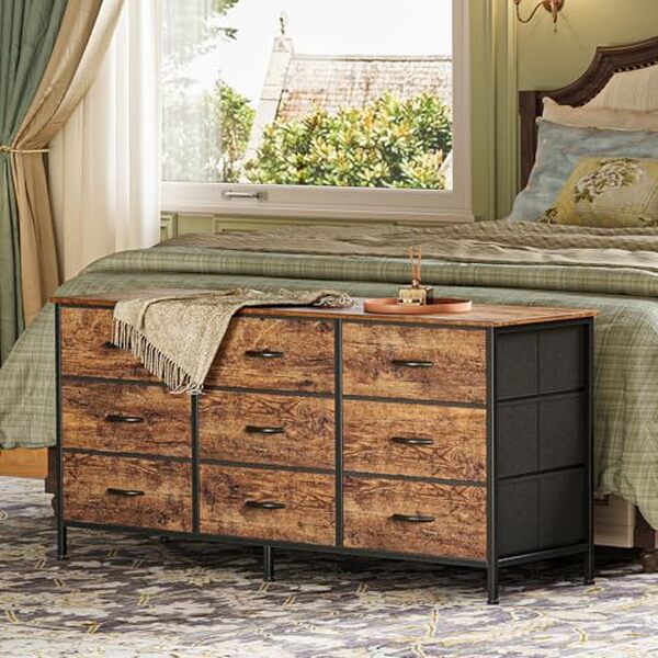 Découvrez le meuble TV marron rustique huuger : design élégant et rangement optimal pour votre intérieur cosy, examinez notre analyse complète