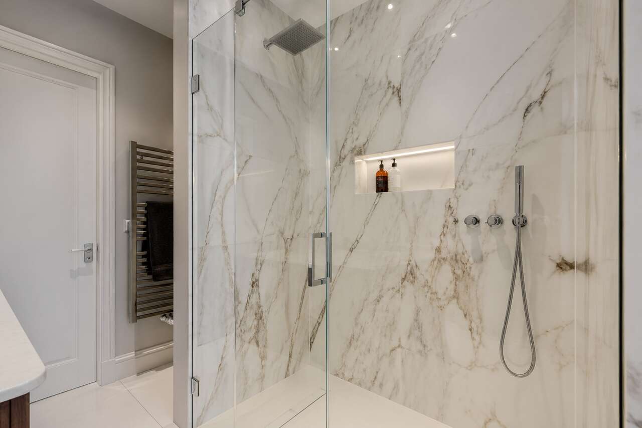 Définition et caractéristiques de la douche à l’italienne Définition et caractéristiques de la douche à l’italienne